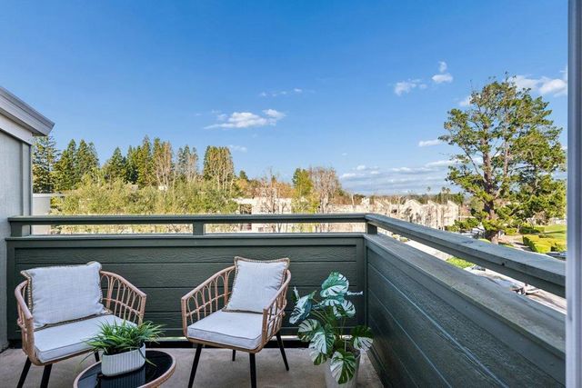 4024 Farm Hill 8, Redwood City, CA 94061