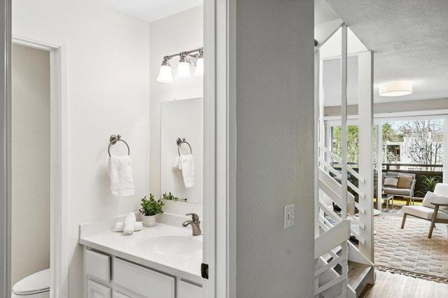 4024 Farm Hill 8, Redwood City, CA 94061