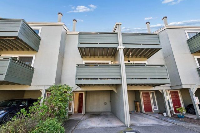 4024 Farm Hill 8, Redwood City, CA 94061