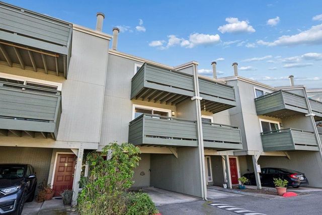 4024 Farm Hill 8, Redwood City, CA 94061