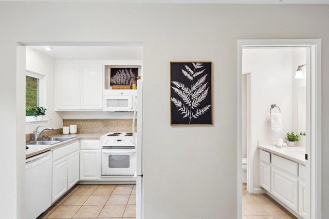 4024 Farm Hill 8, Redwood City, CA 94061