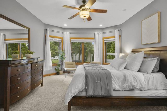 5960 Oak Hollow Drive, Mcfarland, WI 53558