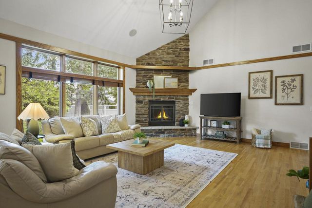 5960 Oak Hollow Drive, Mcfarland, WI 53558