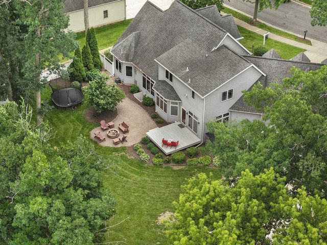 5960 Oak Hollow Drive, Mcfarland, WI 53558