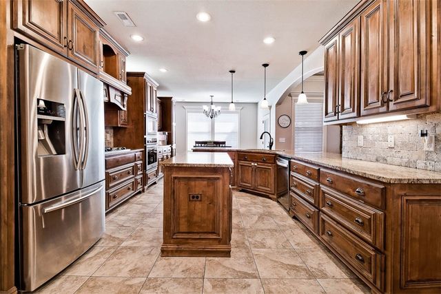 915 S 28th Street, Rogers, AR 72758