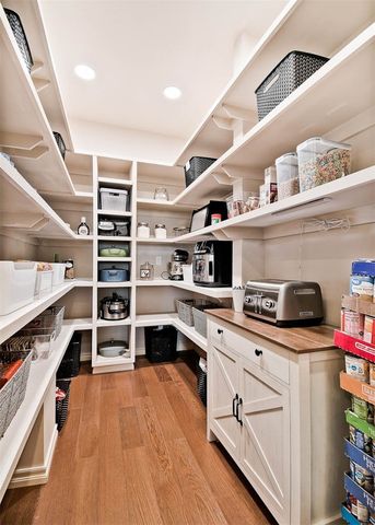 915 S 28th Street, Rogers, AR 72758