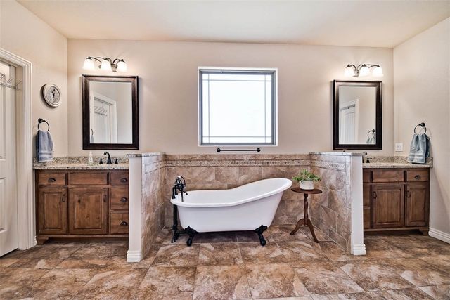 915 S 28th Street, Rogers, AR 72758