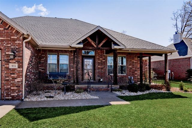 915 S 28th Street, Rogers, AR 72758