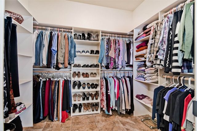 915 S 28th Street, Rogers, AR 72758