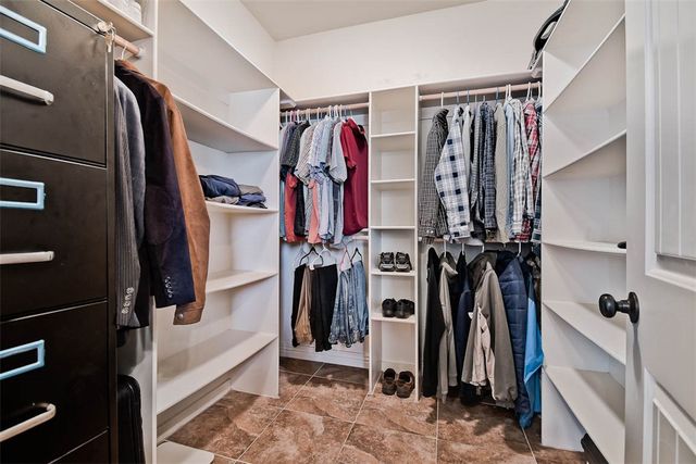 915 S 28th Street, Rogers, AR 72758