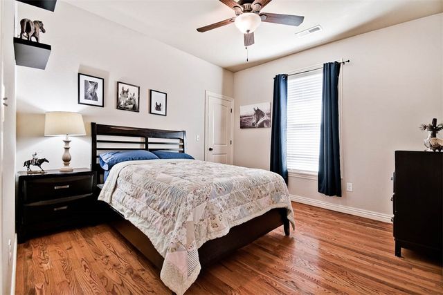 915 S 28th Street, Rogers, AR 72758