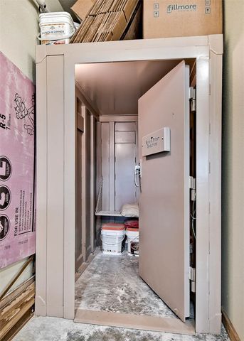 915 S 28th Street, Rogers, AR 72758