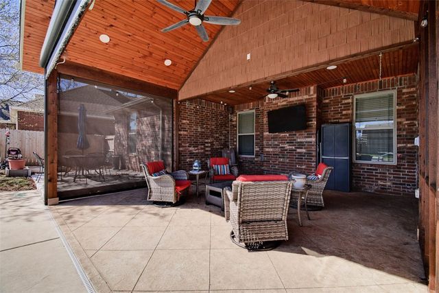 915 S 28th Street, Rogers, AR 72758