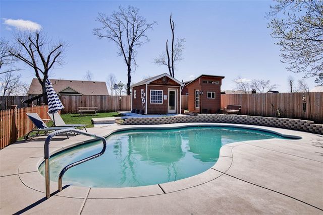 915 S 28th Street, Rogers, AR 72758