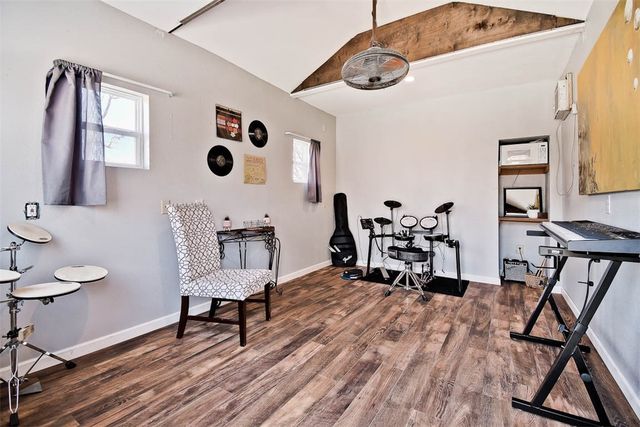 915 S 28th Street, Rogers, AR 72758