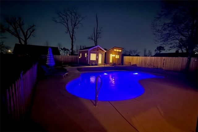 915 S 28th Street, Rogers, AR 72758