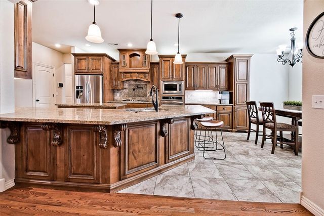 915 S 28th Street, Rogers, AR 72758