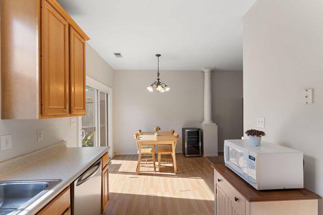 8820 St James Place, Highland, IN 46322