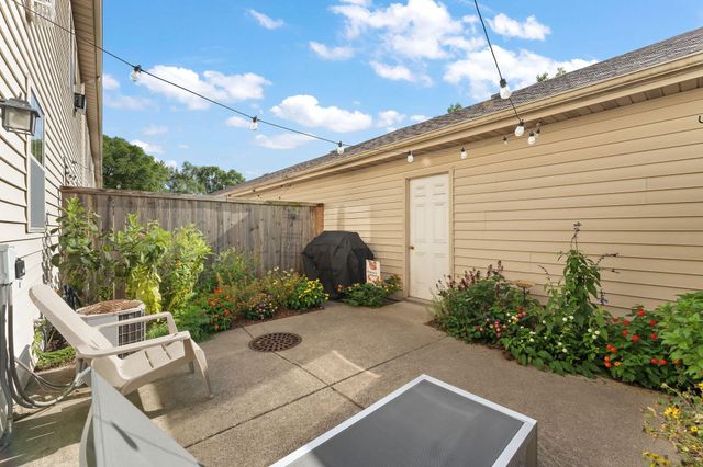 8820 St James Place, Highland, IN 46322
