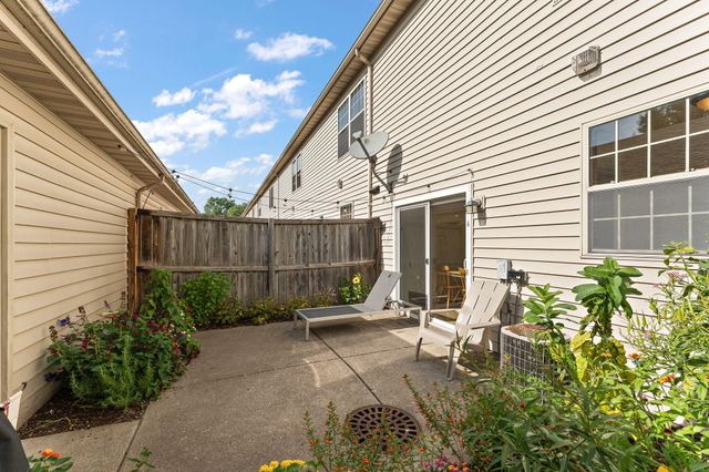 8820 St James Place, Highland, IN 46322