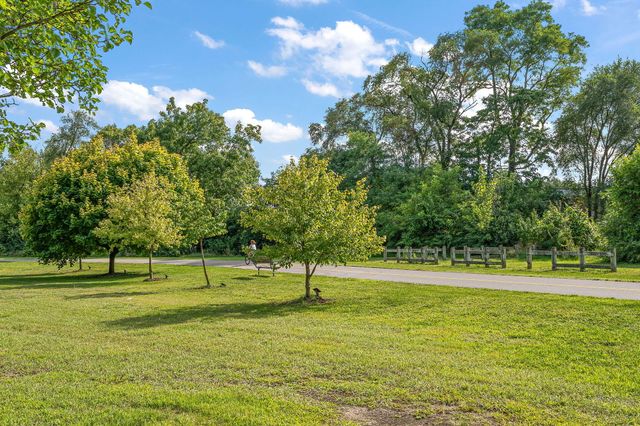 8820 St James Place, Highland, IN 46322