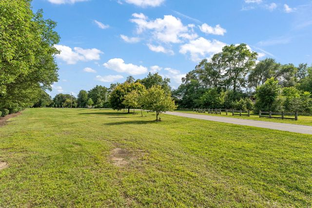 8820 St James Place, Highland, IN 46322