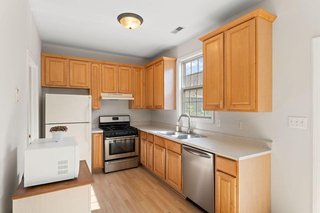 8820 St James Place, Highland, IN 46322