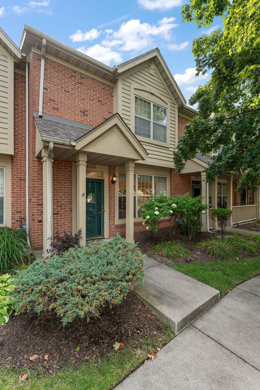 8820 St James Place, Highland, IN 46322