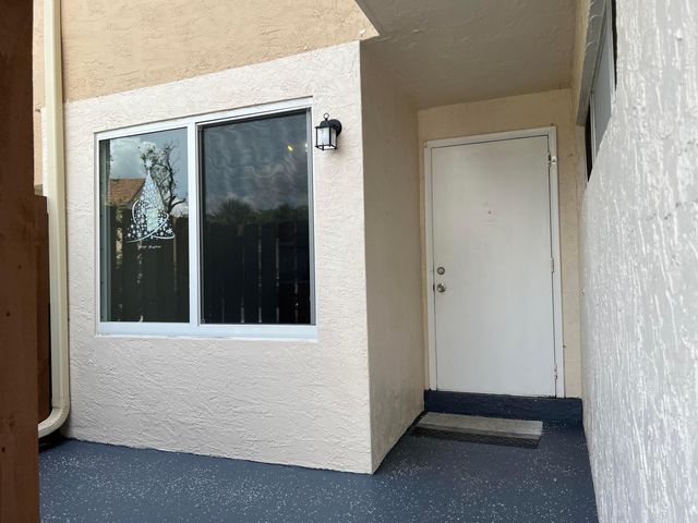 8244 NW 9th Street 5, Plantation, FL 33324