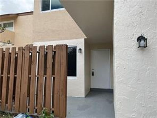 8244 NW 9th Street 5, Plantation, FL 33324