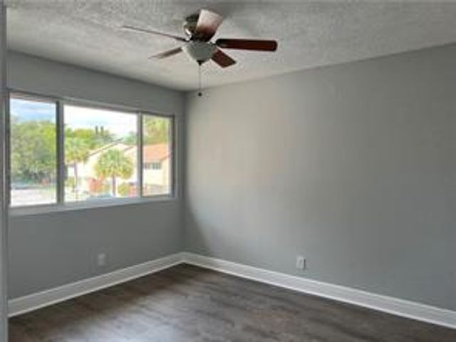 8244 NW 9th Street 5, Plantation, FL 33324