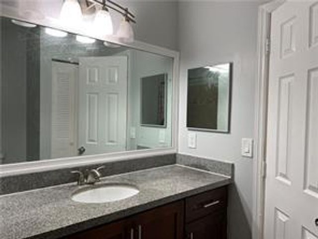 8244 NW 9th Street 5, Plantation, FL 33324
