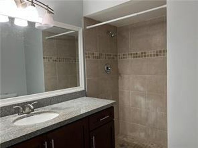 8244 NW 9th Street 5, Plantation, FL 33324