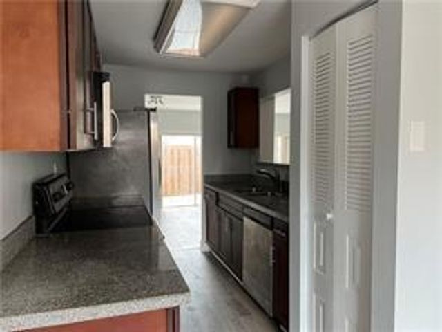 8244 NW 9th Street 5, Plantation, FL 33324