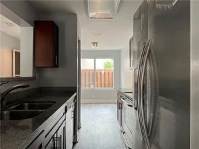 8244 NW 9th Street 5, Plantation, FL 33324
