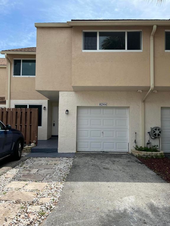 8244 NW 9th Street 5, Plantation, FL 33324