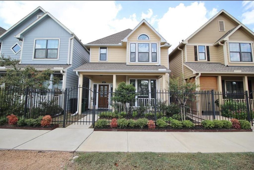 211 W 26th Street, Houston, TX 77008