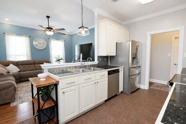 306 Julie St, Gray, LA 70359