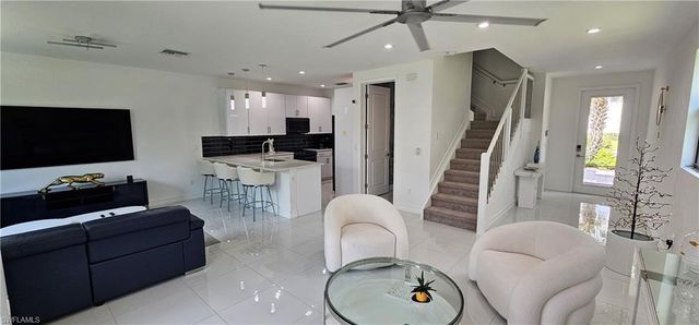 7510 Rockefeller DR, Naples, FL 34119