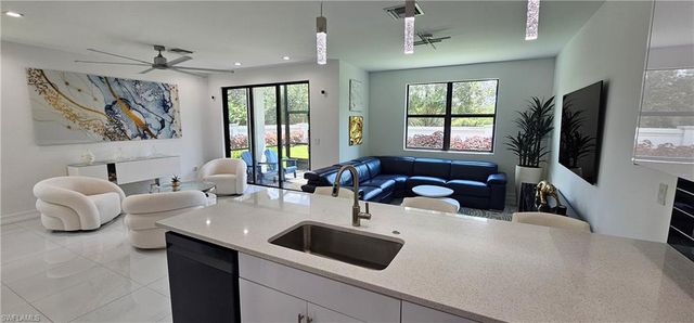 7510 Rockefeller DR, Naples, FL 34119