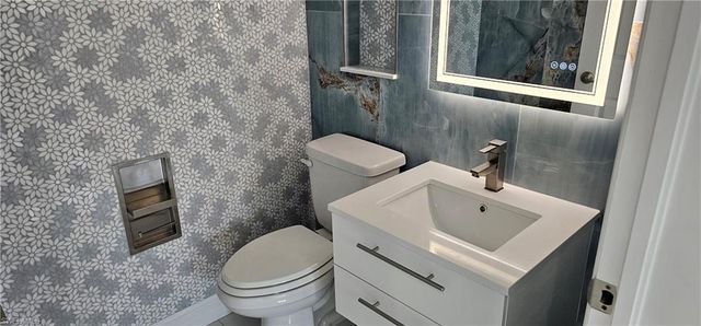 7510 Rockefeller DR, Naples, FL 34119