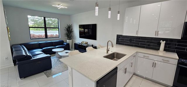 7510 Rockefeller DR, Naples, FL 34119