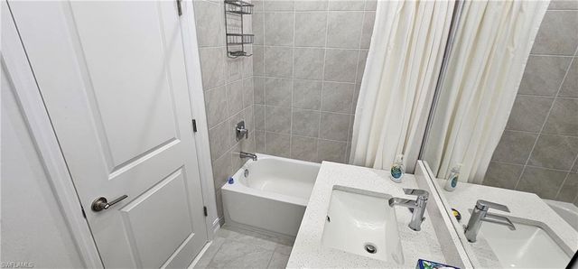 7510 Rockefeller DR, Naples, FL 34119