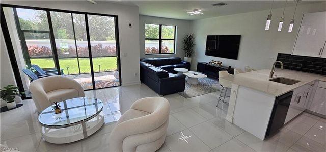 7510 Rockefeller DR, Naples, FL 34119