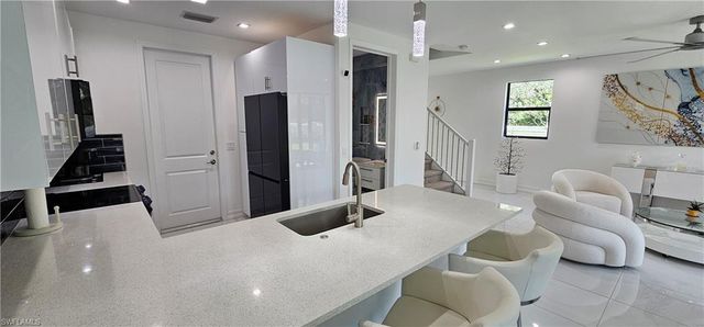 7510 Rockefeller DR, Naples, FL 34119