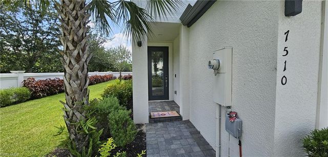 7510 Rockefeller DR, Naples, FL 34119
