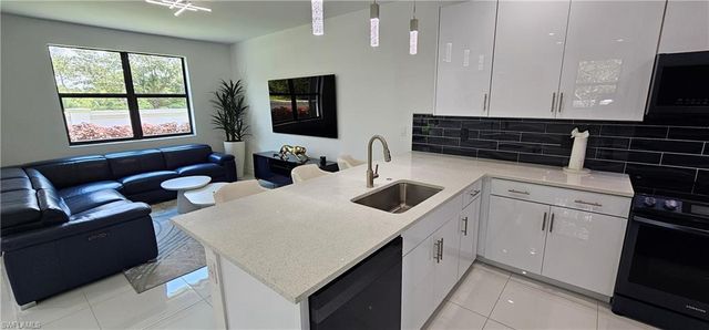 7510 Rockefeller DR, Naples, FL 34119