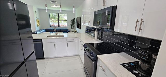 7510 Rockefeller DR, Naples, FL 34119