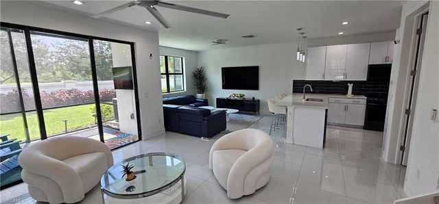 7510 Rockefeller DR, Naples, FL 34119
