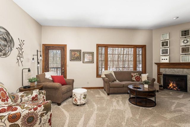 762 Valley Forge DRIVE, Slinger, WI 53086